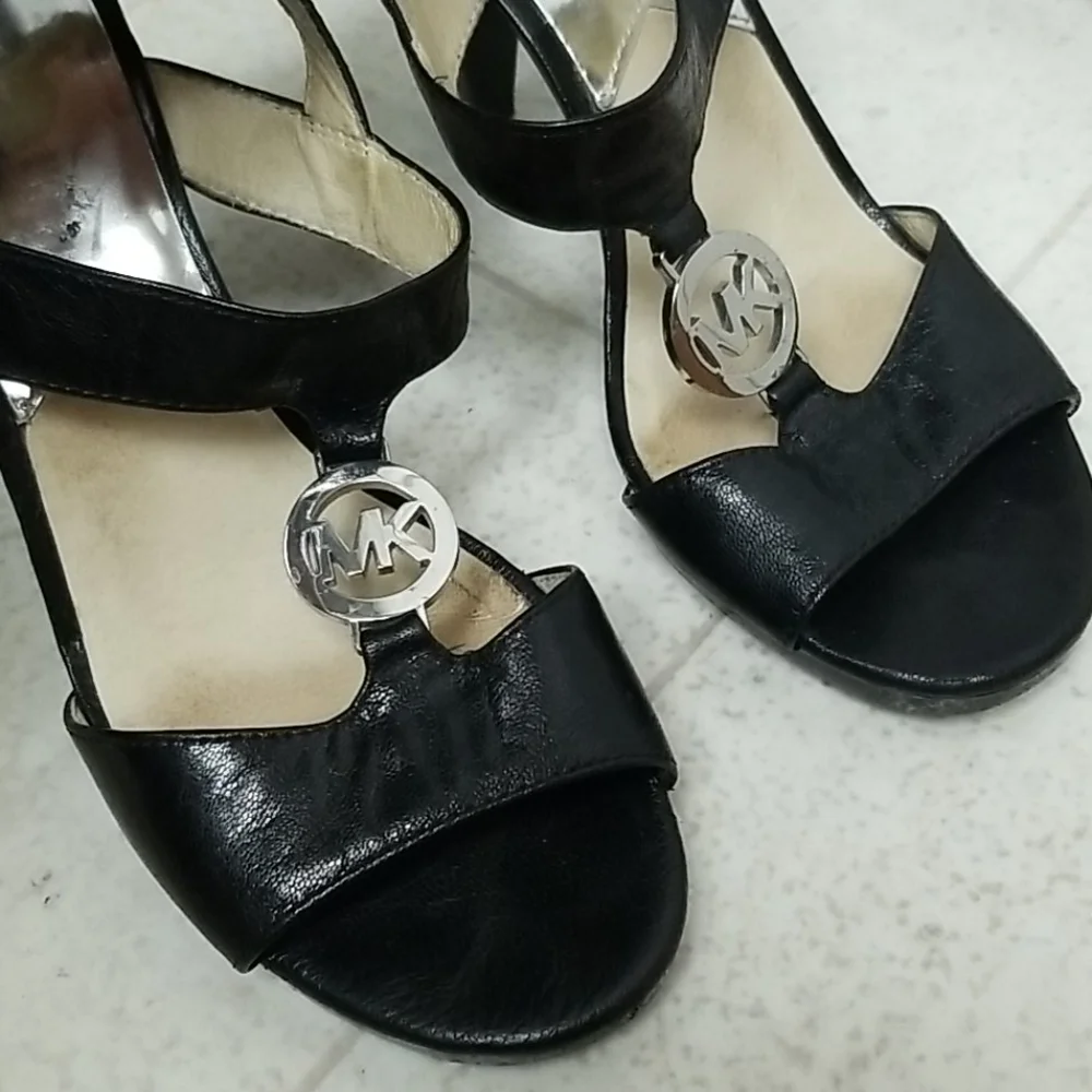MICHAEL KORS black strappy leather heels fulton Size 7